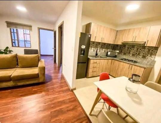 Suites Amobladas Cuenca Centro エクステリア 写真